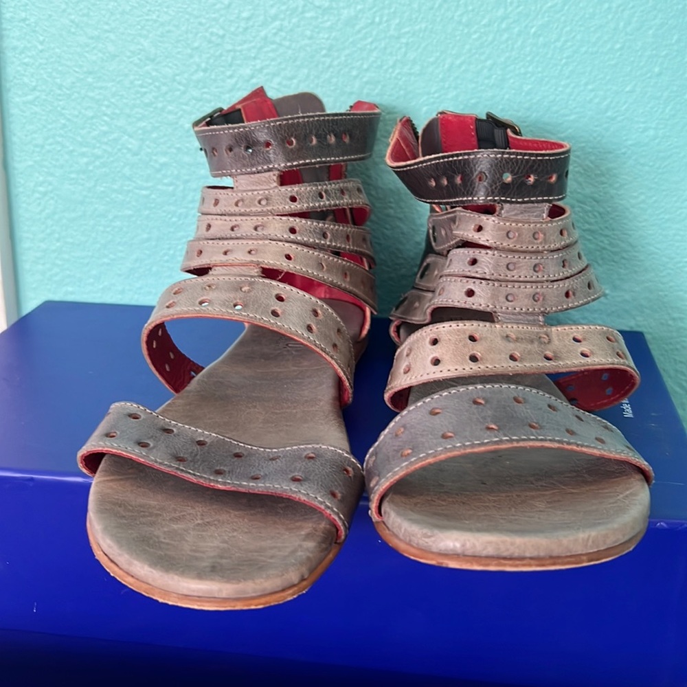 Euc bed stu sandals grey and red so cute size 8
